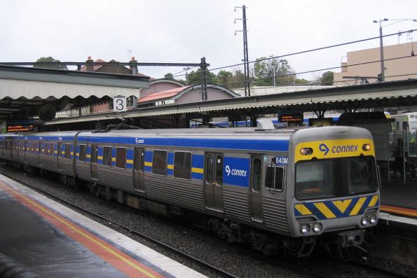 Alstom Comeng 640M arrives at Camberwell on the up