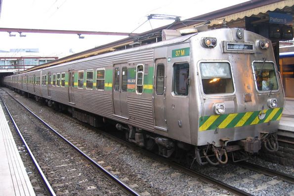 Hitachi 37M-1979T-36M + 105M-1999T-178M at Flinders Street station, with 'Melbourne Airport' displayed on the destination roll