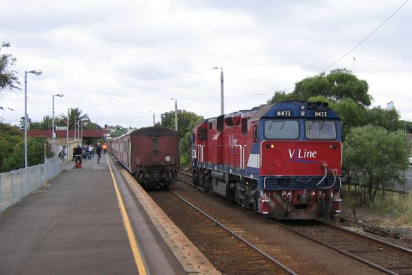 N473 shunts around the carriage set at South Geelong