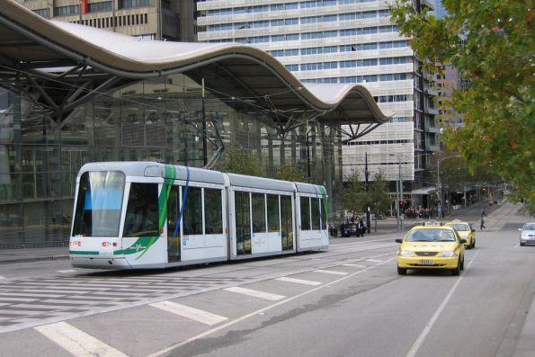 C.3033 heads east on the Collins Street extension