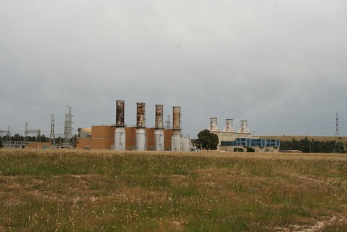 Jeeralang A (left) and Jeeralang B power station