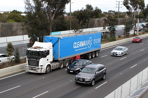 Cleanaway rubbish truck on the West Gate Freeway in Brooklyn