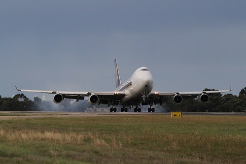 Singapore Airlines 747-412F freighter 9V-SFO touches down at Melbourne Airport runway 34