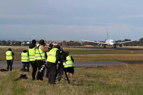 Our group of airside planespotters photograph United Airlines Boeing 787-9 Dreamliner N29981 taking off from runway 34