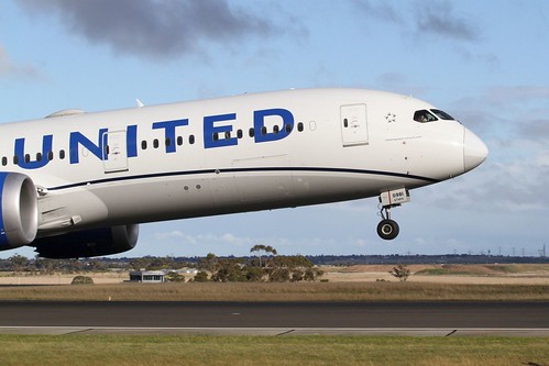 United Airlines Boeing 787-9 Dreamliner N29981 taking off from runway 34