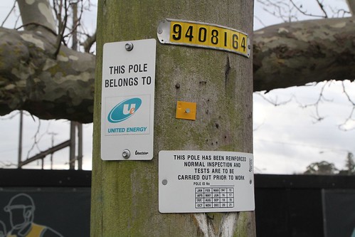 'This pole belongs to United Energy' sign in Surrey Hills