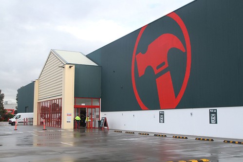 'Lowest prices are just the beginning [Our Policy]' sign gone from outside the Bunnings Warehouse in Sunshine