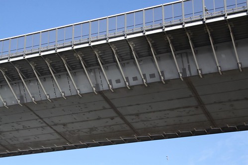 Strengthening works on the steel box girder of the West Gate Bridge