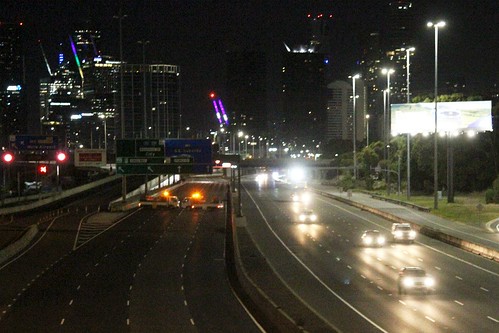 West Gate Freeway closed inbound at the CityLink internchange so a billboard over the West Gate Freeway at Ingles Street can be removed