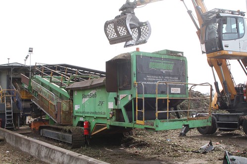 Sternsieb 2F material screener does the initial sorting of the incoming organic waste