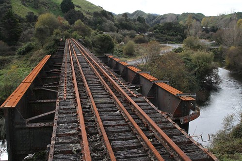 Disused tracks of the Stratford-Okahukura line cross bridge 95 over the Ongarue River