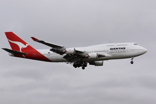 Qantas 747-438ER VH-OEF