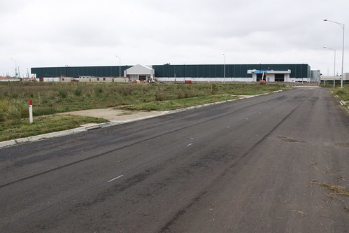 New Bunnings Warehouse taking shape in an empty industrial estate