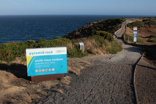 Start of the walking track to Pyramid Rock