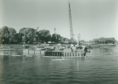 Coffer dam construction in Yarra River for Domain Tunnel 26497 (Ian Harrison Hill)