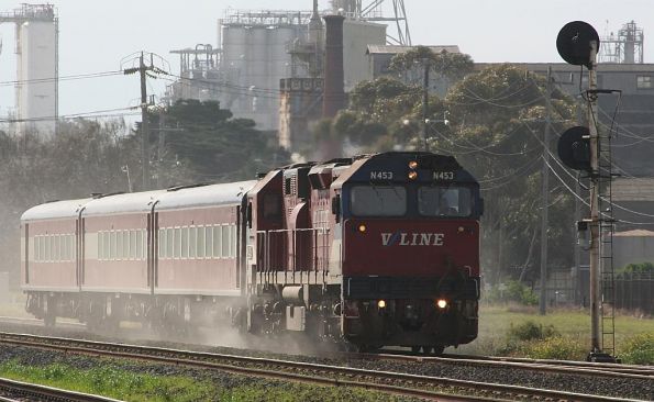 N453 on a down South Geelong service at North Shore