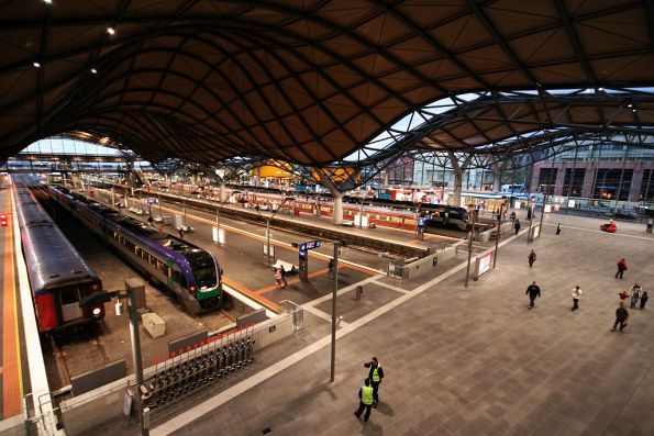 Wide angle overview from the Collins Street concourse