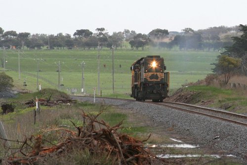 X36 and H1 on the up at Grovedale, returning light engine from the Waurn Ponds cement works