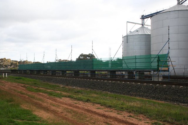 Temporary platform extension at the up end of Lara