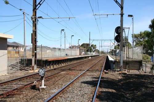 Down end of Westall station, looking up the line past the platforms