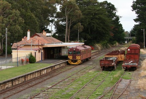 Sitting in the platform at Leongatha