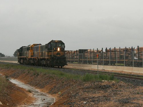 The locos run around at Bairnsdale