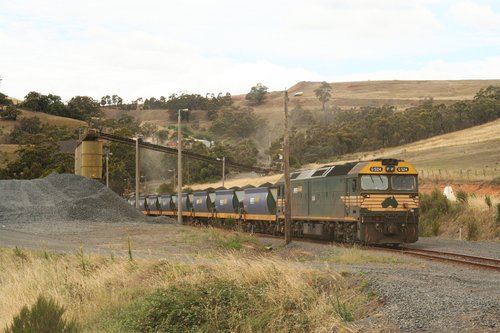 G524 being loaded at Kilmore East