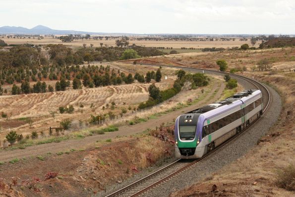 VLocity VL24 rounds the horseshoe curve and climbs Ingliston Bank