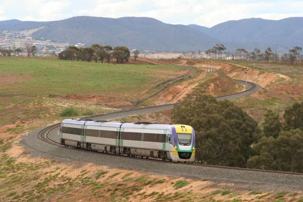 Three car VLocity rounds the Parwan curves out of Bacchus Marsh