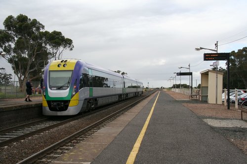 Three car VLocity 3VL41 picks up passengers at Diggers Rest