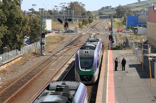 VLocity VL02 left behind on the platform at Sunbury, as the other four cars head for Echuca