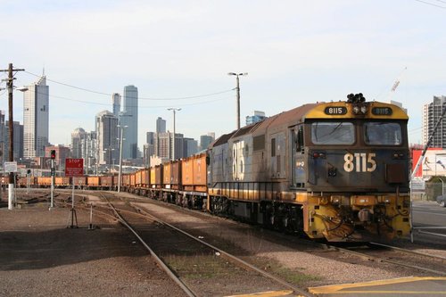 8115 shunting butterboxes at the Melbourne Steel Terminal