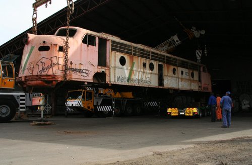 Trailer gone and ready to lower the loco