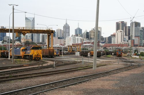 XR551 and a BL class at the Melbourne Steel Terminal, with another BL class in the background, and 8114 shunting some standard gauge wagons