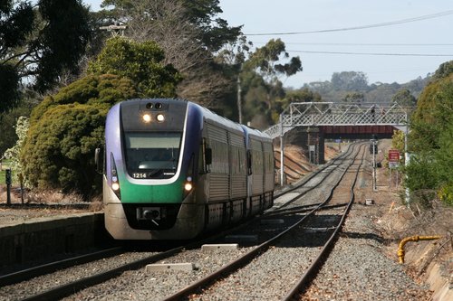 VL14 leads VL04 through Ballarat East on the down