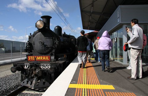 D3 waiting to lead the train out of Cranbourne