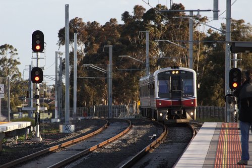 Sprinter 7016 and classmate arrive into Craigieburn