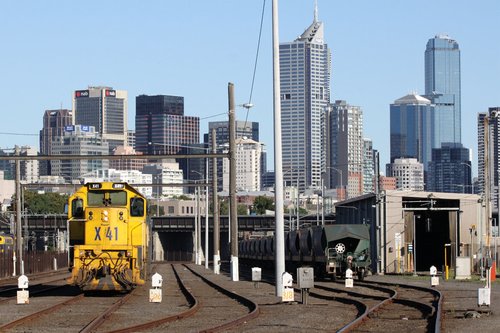 X41 and A81 stabled at Melbourne Yard along with the Apex train rake