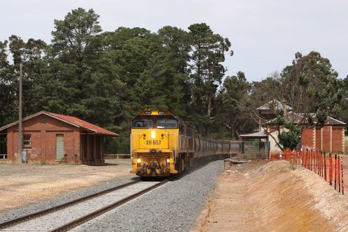 Station building and goods shed still in place at Creswick