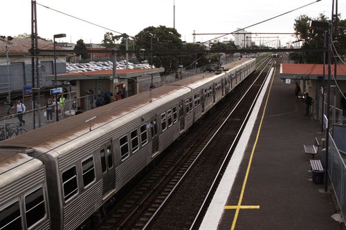 Hitachi with a rusted roof sets down passengers at West Footscray