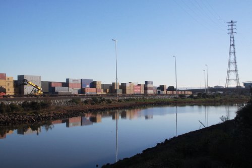 Looking up the Westgate Ports siding at Victoria Dock, along Moonee Ponds Creek