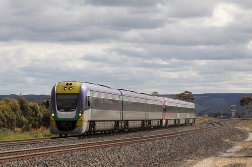 3VL33 leads 3VL42 on the up at Parwan Loop