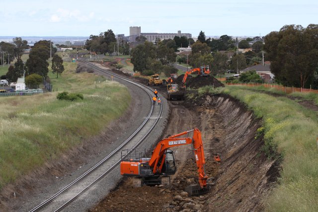 Work between the Geelong Ring Road and Anakie Road