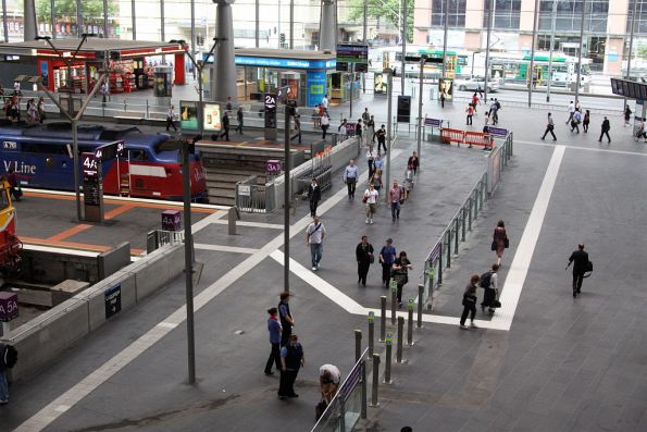 Long way around to exit the country platforms at Southern Cross (note the tactile paving that keeps on being moved)