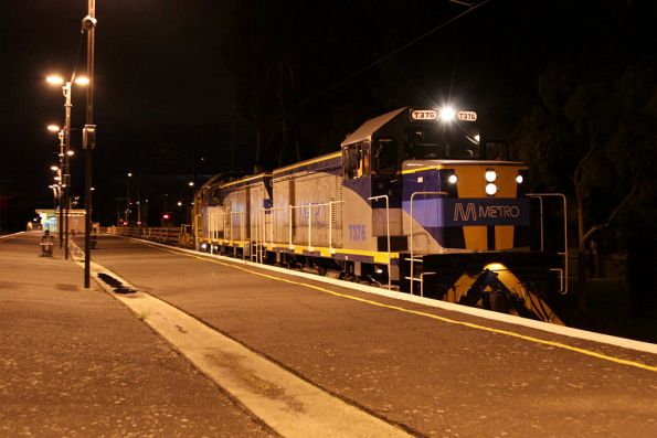 T376 and T369 arrive into Keon Park on the rail train