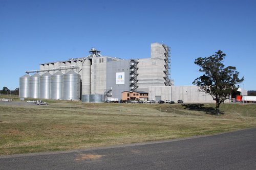 Allied Mills flour mill at Maldon, beside the Main South line