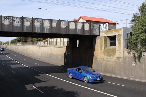 Francis Street over bridge - only 2 of 3 abutments are used