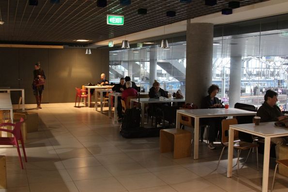 Southern Cross food court on the mezzanine floor: only two stores left after former operator Delaware North bailed