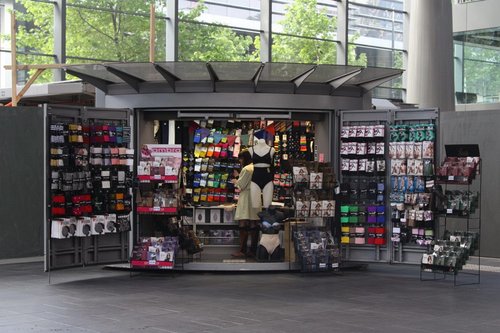 WHY IS THERE AS SOCK SHOP AT SOUTHERN CROSS STATION?