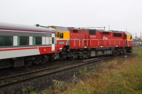 N470 and carriage set SN1 derailed on the standard gauge at West Footscray, split between the main and local tracks